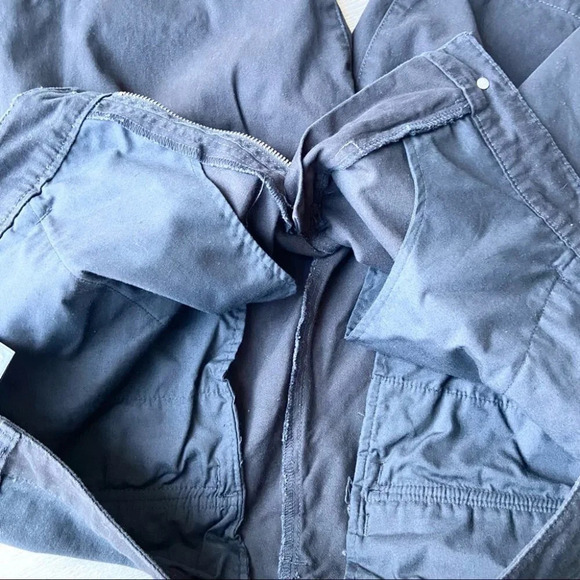 Guess Striped Casual Bermuda Shorts - Picture 12 of 13